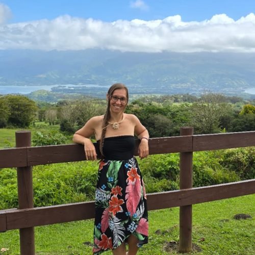 ALT "photo de moi au belvédère de Taravao"